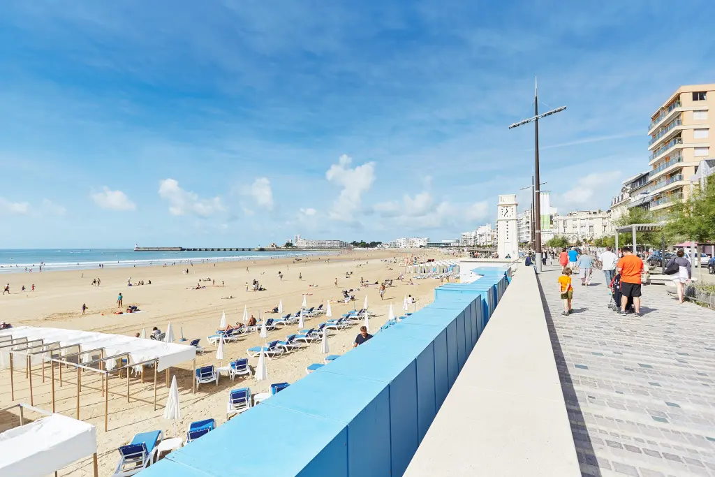 Visit Les Sables-d'Olonne: stroll between beach, port and heritage